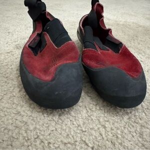 5.10 Moccasym climbing shoes size 7.5